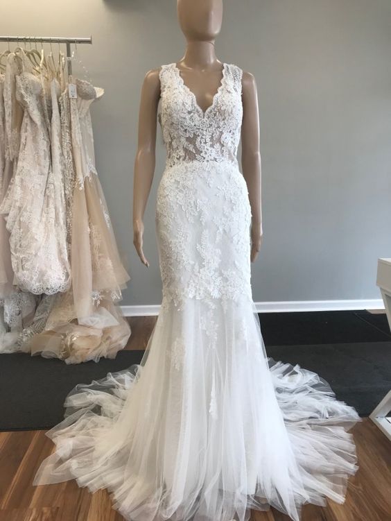 Lovely Lace Pronovias Wedding Gown - CHANAI
