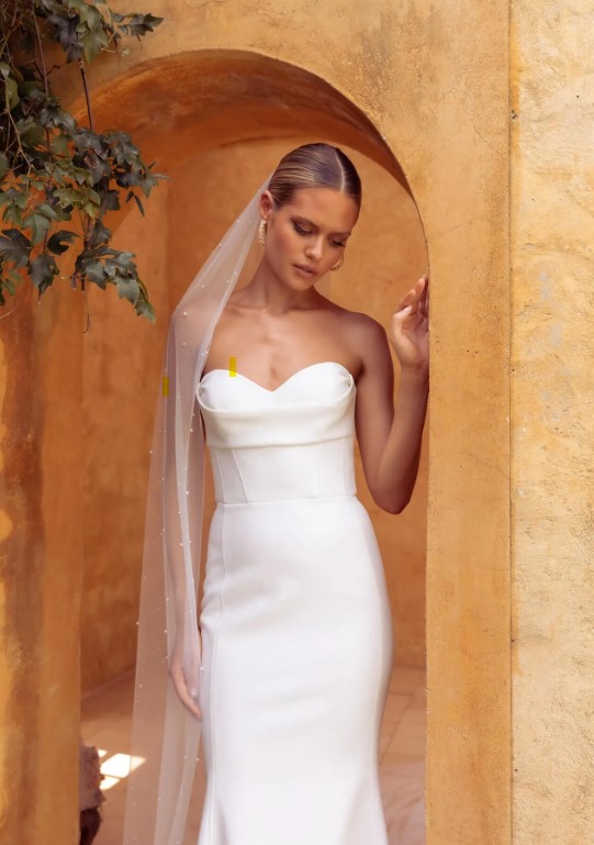 Beautiful fitted Jane Hill bridal dress