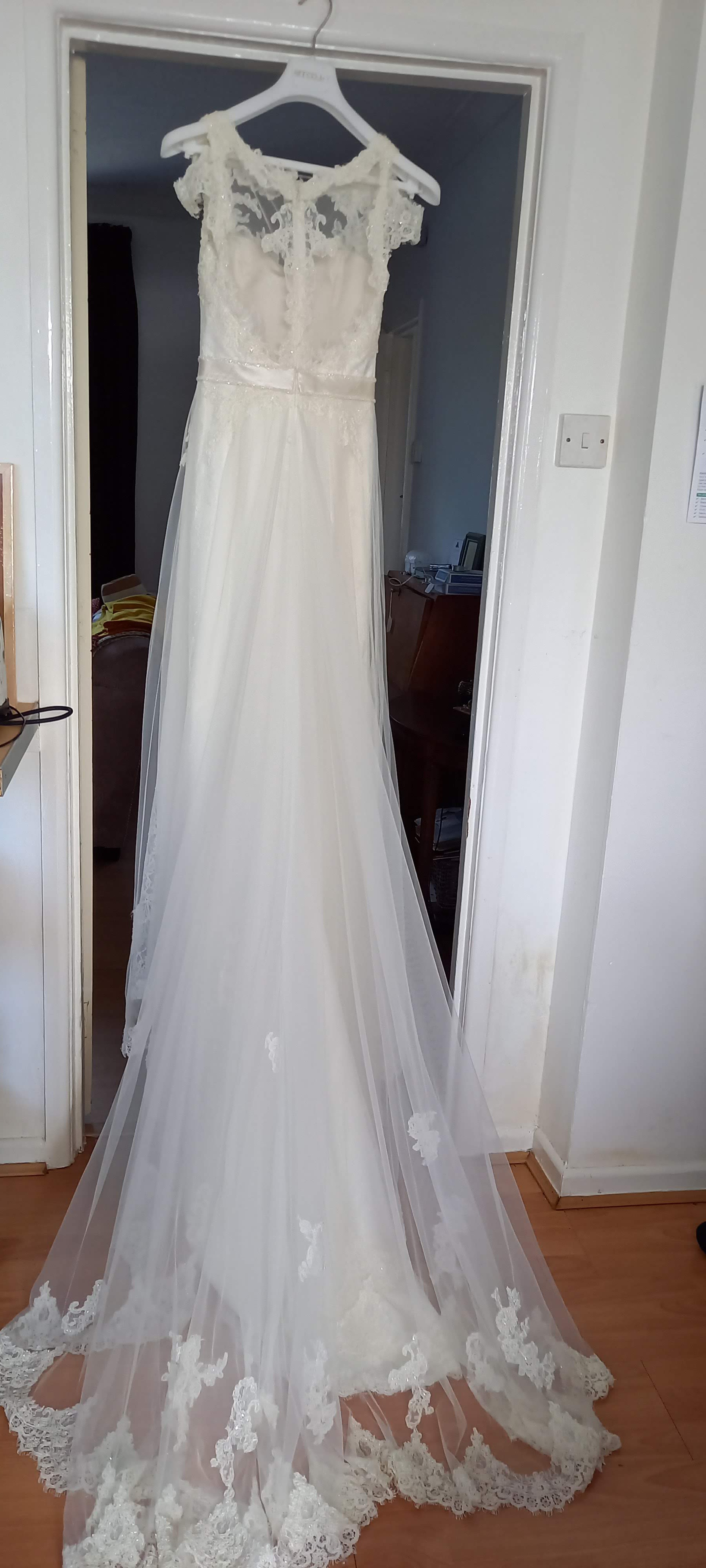 Annasul-L wedding dress and cathedral veil