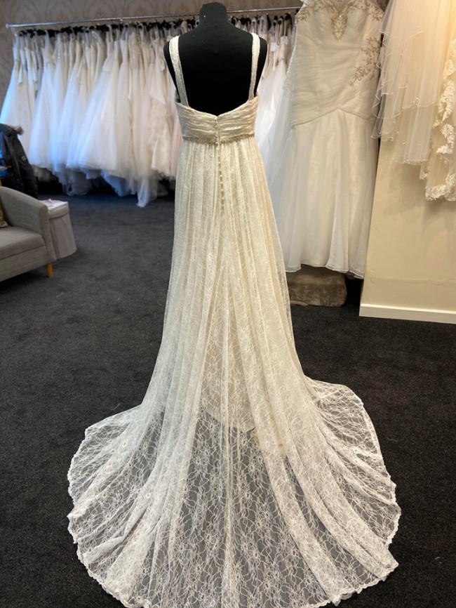 Essense of Australia Lace Wedding Gown UK 14