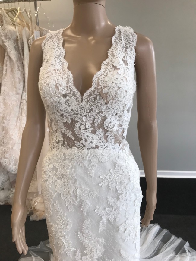 Lovely Lace Pronovias Wedding Gown - CHANAI